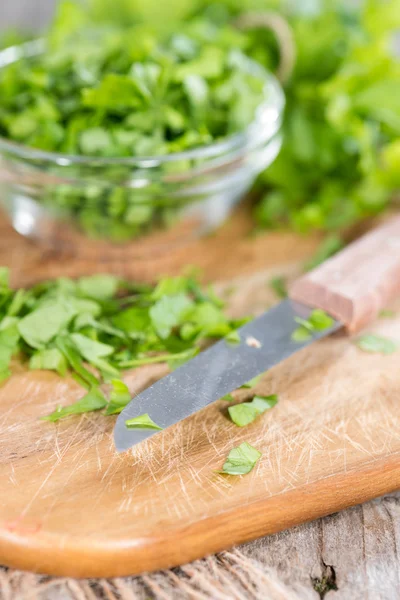 Haufen frischer flacher Petersilie — Stockfoto