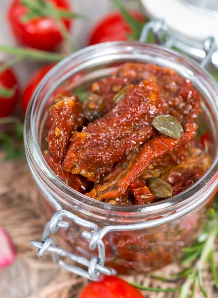 Gedeelte van gedroogde tomaten — Stockfoto