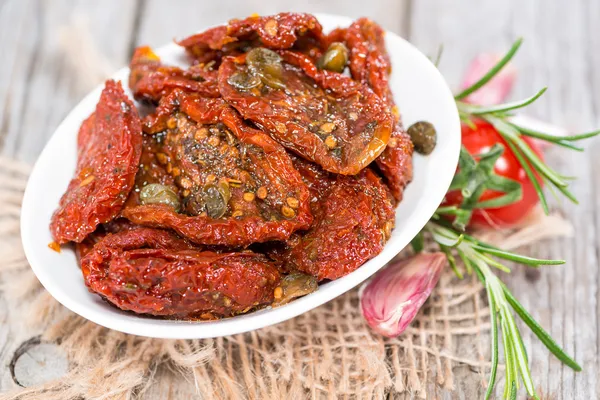 Gedeelte van gedroogde tomaten — Stockfoto