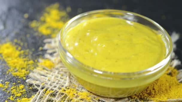 Salsa de curry en un tazón — Vídeo de stock