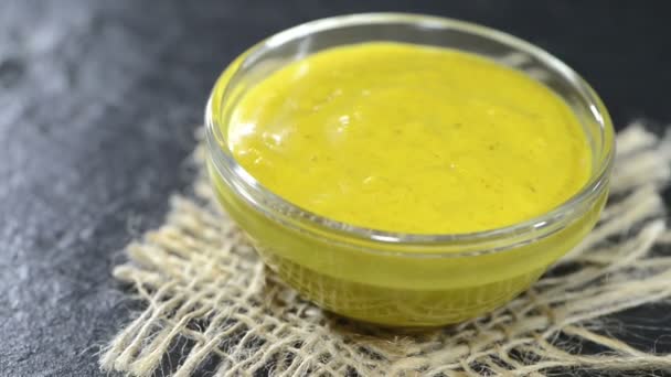 Salsa al curry in una ciotola — Video Stock