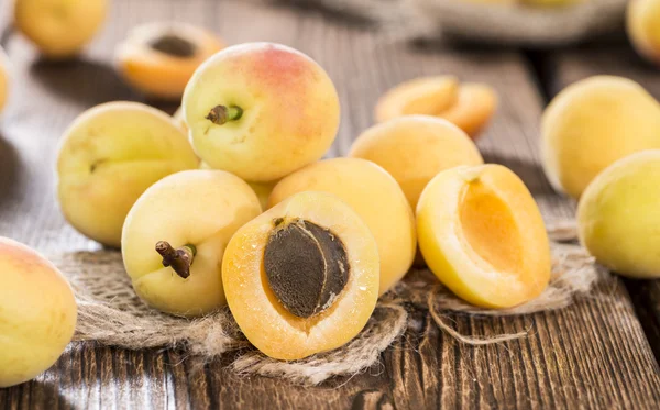 Some Apricots — Stock Photo, Image