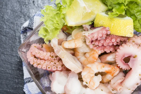 Salade de fruits de mer savoureux — Photo