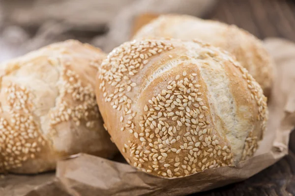 Zelfgemaakte sesam broodjes — Stockfoto