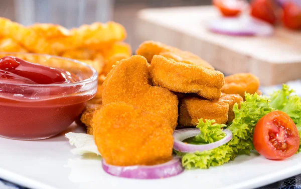 Gedeelte van kipnuggets — Stockfoto