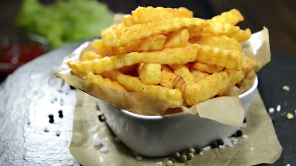 Pommes frites — Stockvideo