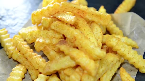 Pommes frites — Stockvideo