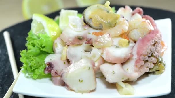 Ensalada de mariscos — Vídeos de Stock