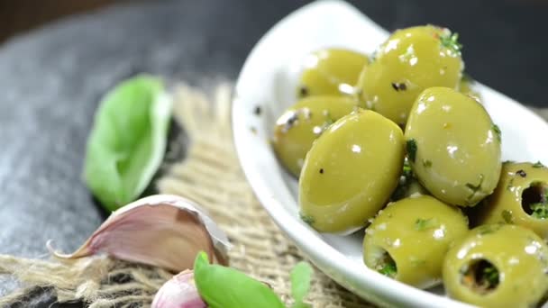 Olives vertes marinées — Video