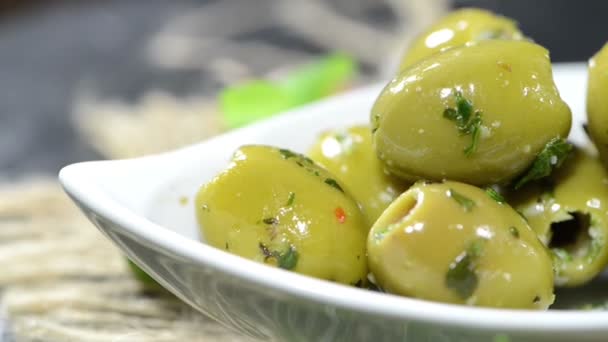 Aceitunas verdes en escabeche — Vídeos de Stock