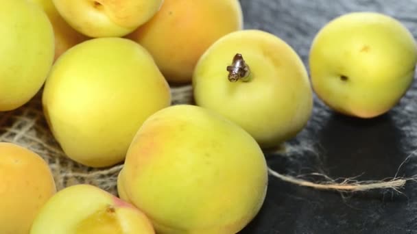 Свіжих абрикоси — стокове відео