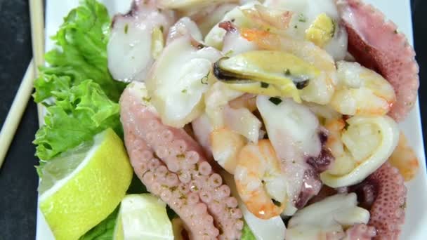 Salada de frutos do mar — Vídeo de Stock