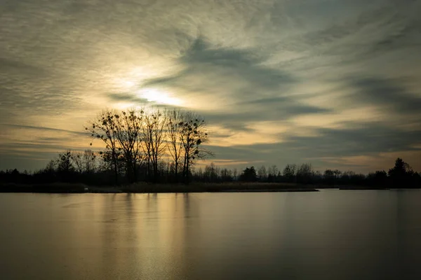 Sun Clouds Frozen Lake Trees Shore Stankow Poland — Fotografia de Stock