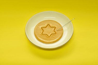 Dalgona, mürekkep balığı oyunundan bir sahne malzemesi.