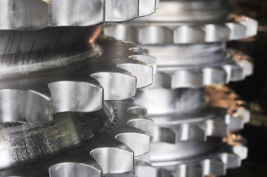 Büyük bir endüstriyel dişlinin dişlisi.