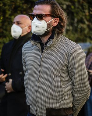 MILAN, Italy- 17 Ocak 2022 Luca Roscini Milano 'da sokakta.
