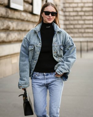 PARIS, Fransa 5 Mart 2022 Pernille Teisbaek Paris 'te sokakta.