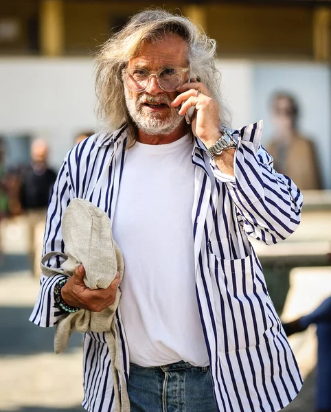 フィレンツェ イタリア 2022年6月14日 フィレンツェの路上の男性 — ストック写真