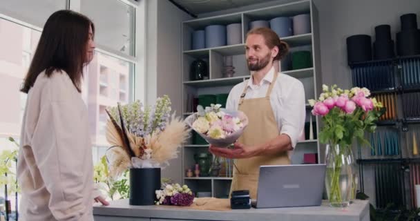Woman Buying Flower Composition Paying Credit Card Using Terminal Man — Video Stock