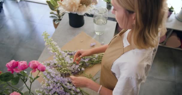 Close Florist Hands Working Flower Shop Studio Female Florist Artist — Stock Video