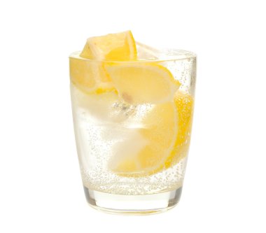 buz ve limon ile su