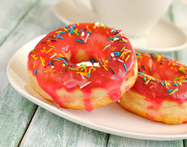 Donut with pink frosting — Stock Photo, Image