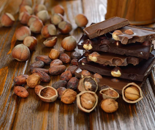 Chocolate with hazelnuts — Stock Photo, Image