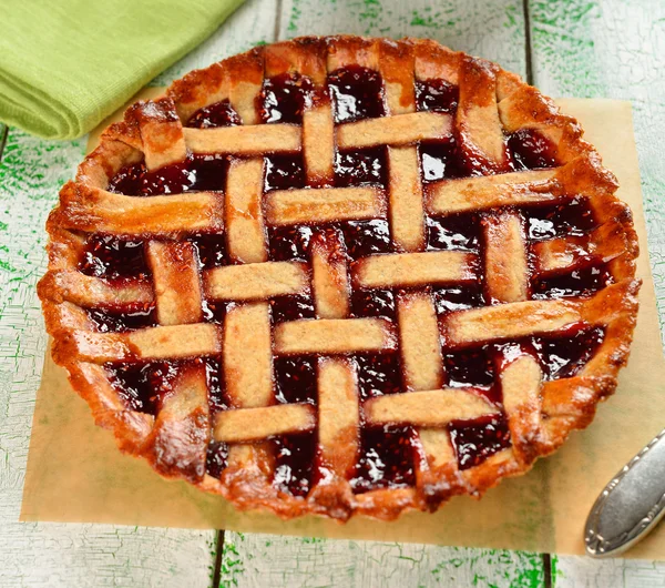 Pie with raspberry jam — Stock Photo, Image