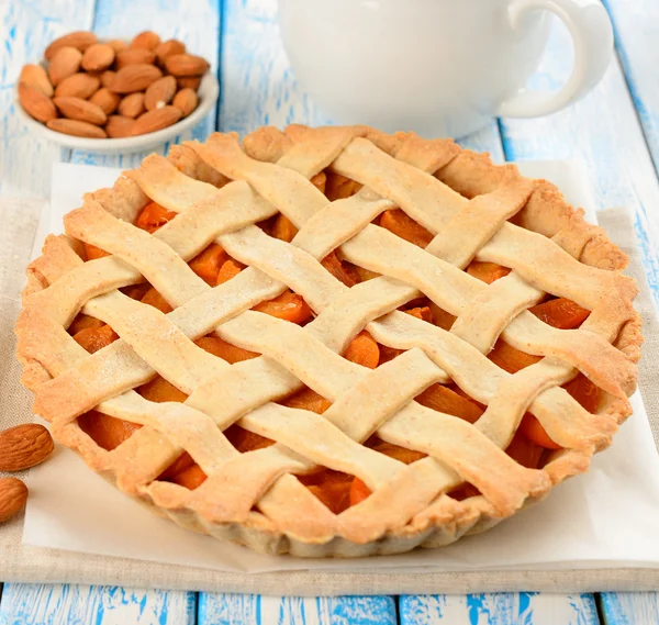 Pastel con albaricoques — Foto de Stock