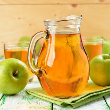 Doğal elma suyu.