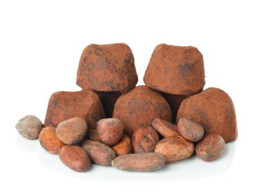 çikolata truffles ve kakao çekirdekleri