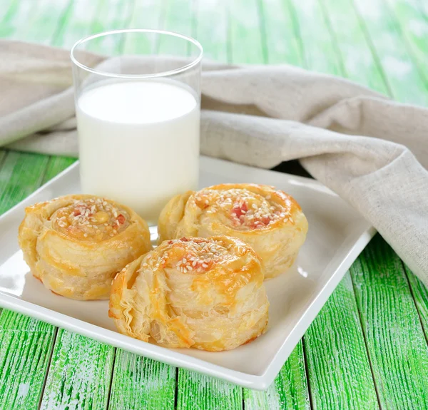 Puff pastry rolls with cheese — Stock Photo, Image