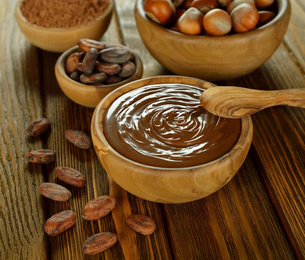 Chocolate and cocoa beans — Stock Photo, Image