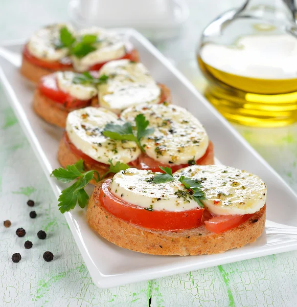 Bruschetta with tomatoes and mozzarella — Stock Photo, Image