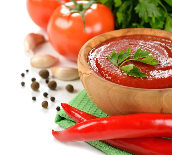 Sos pomidorowy i przyprawy — Zdjęcie stockowe