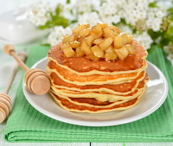 Crêpes aux pommes caramélisées — Photo