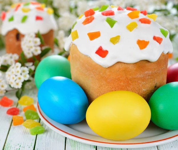 Easter cake and eggs on a white table — Stock Photo, Image