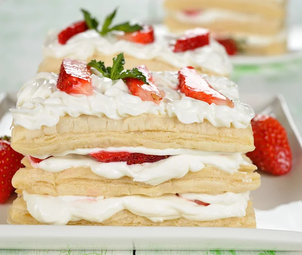 Cake with strawberries — Stock Photo, Image