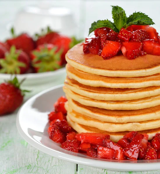 Panquecas com morangos — Fotografia de Stock