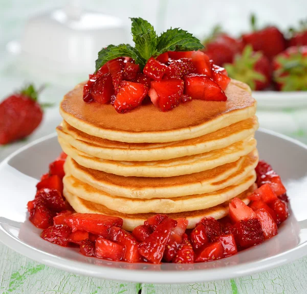 Panqueques con fresas — Foto de Stock