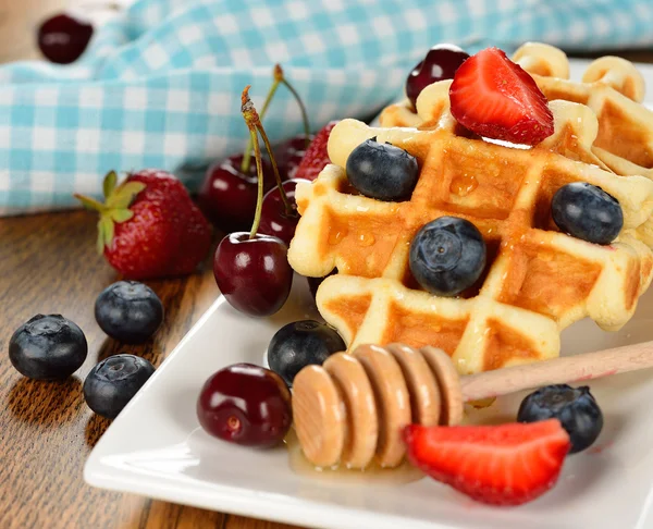 Waffles with berries — Stock Photo, Image