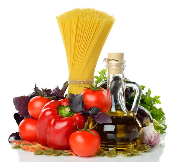 Zöldség, tészta és olívaolaj — Stock Fotó