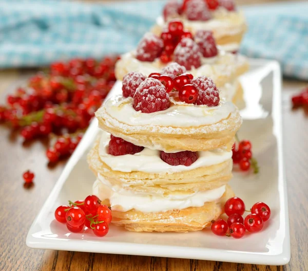 Millefeuille mit Himbeere — Stockfoto