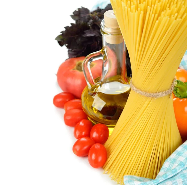 Verduras, pasta y aceite de oliva — Foto de Stock