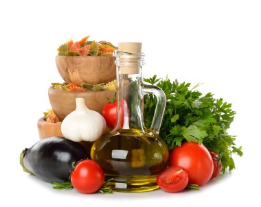 zeytinyağı, sebze ve makarna