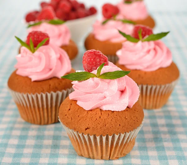 Raspberry cupcakes — Stock Photo, Image