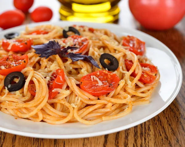 Spaghetti mit Tomatensauce — Stockfoto