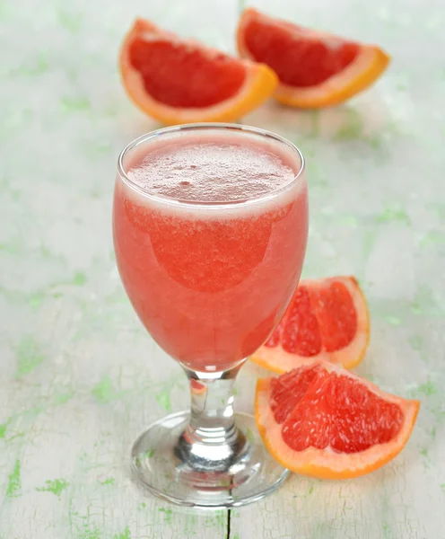 新鲜的葡萄柚汁 — 图库照片