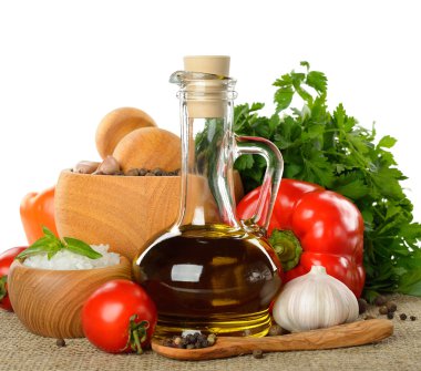 taze sebze, baharat ve zeytin yağı