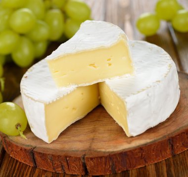 Üzümlü Camembert peyniri.